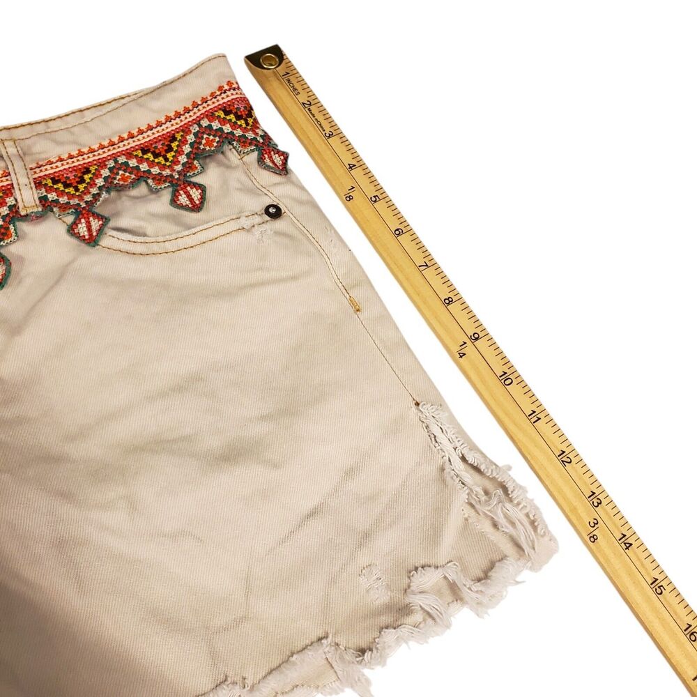 FREE PEOPLE Shorts Womens 29 Beige Borderline Aztec Frayed Button Fly Embroider - Picture 5 of 9